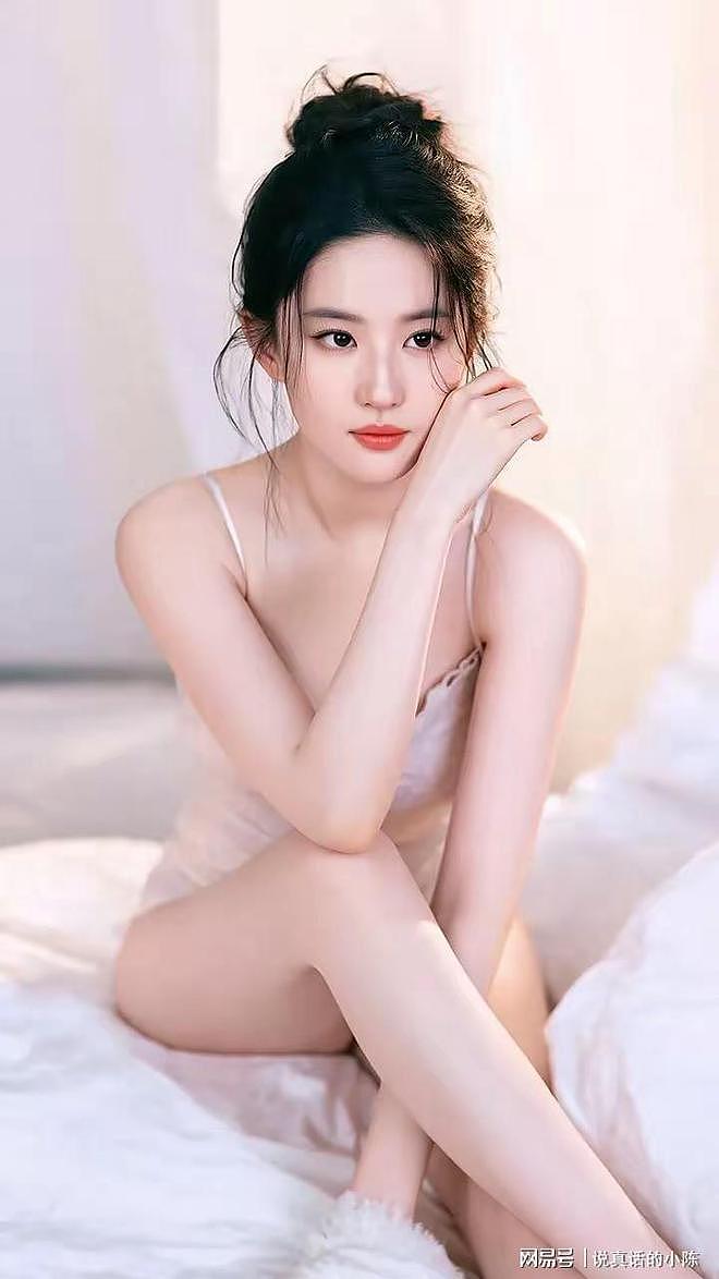 刘亦菲粉色睡衣照又纯又欲，网友：纯欲天花板（组图） - 2