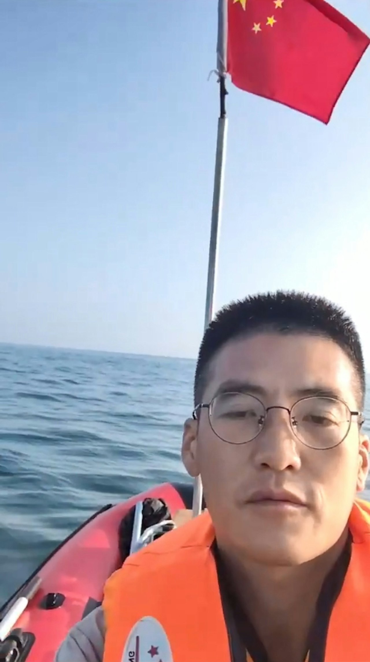 大陆网红拍片开橡皮艇到台湾！登岸插五星旗，嚣张喊：“活捉小赖赖” （组图） - 4