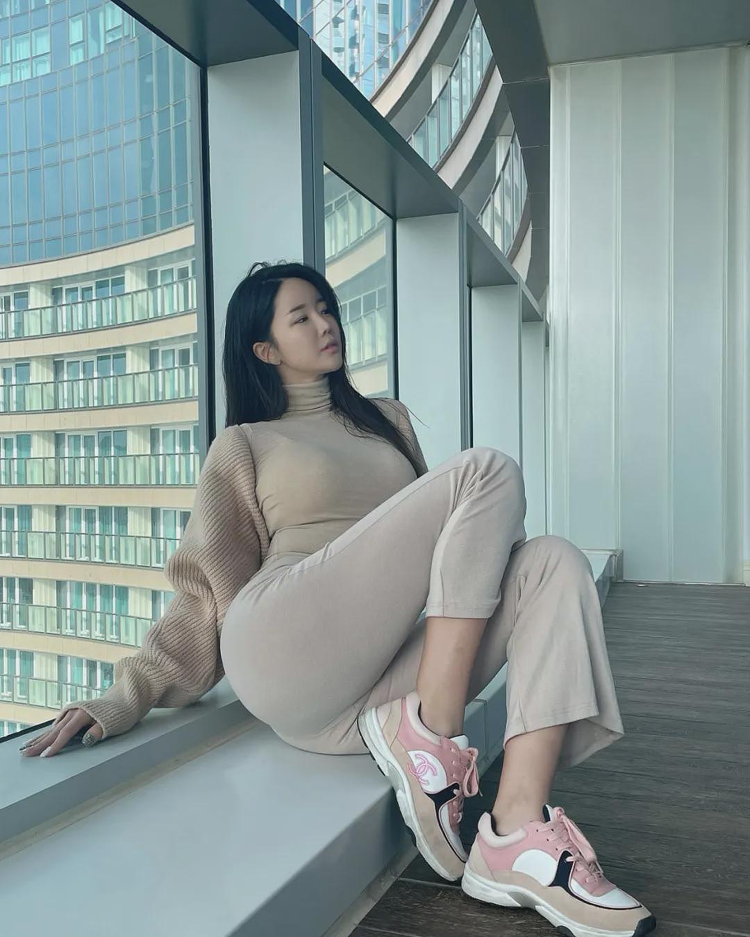 【帅哥】F杯女教练因身材过于火辣，附近的直男都排队去办卡了...（组图） - 7