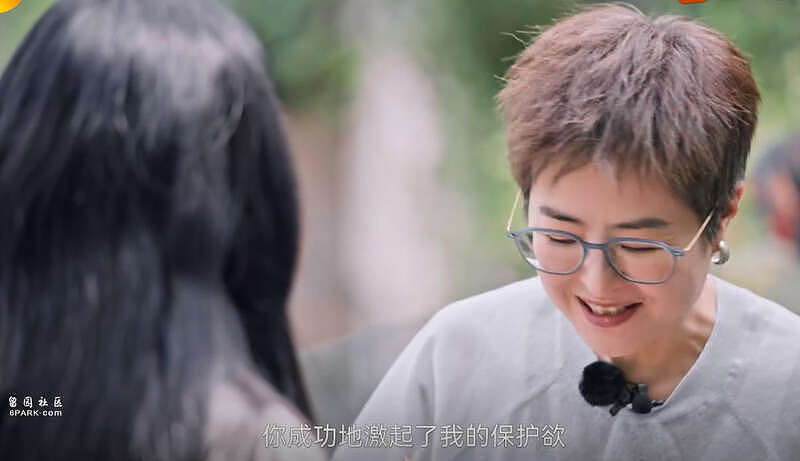 倪虹洁谈16岁儿子落泪：他从不回我信息（组图） - 4
