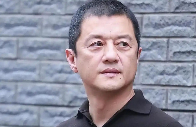 李亚鹏惨出新高度:旧床破屋,女儿哭到崩溃(组图) - 16
