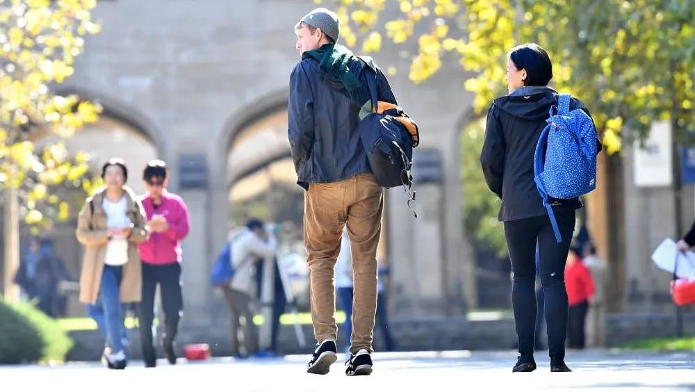 澳洲网红博主劝年轻人不要上大学：除了背上债务，什么用都没有！（组图） - 4