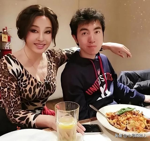 情史泛滥、偷税漏税，这一次74岁的刘晓庆该怎样应对？（组图） - 28
