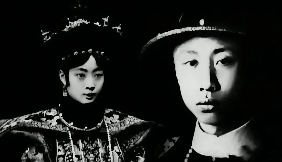 30岁婉容把侍卫拽进房，不久生下女婴，溥仪得知：赏侍卫400大洋（组图） - 6