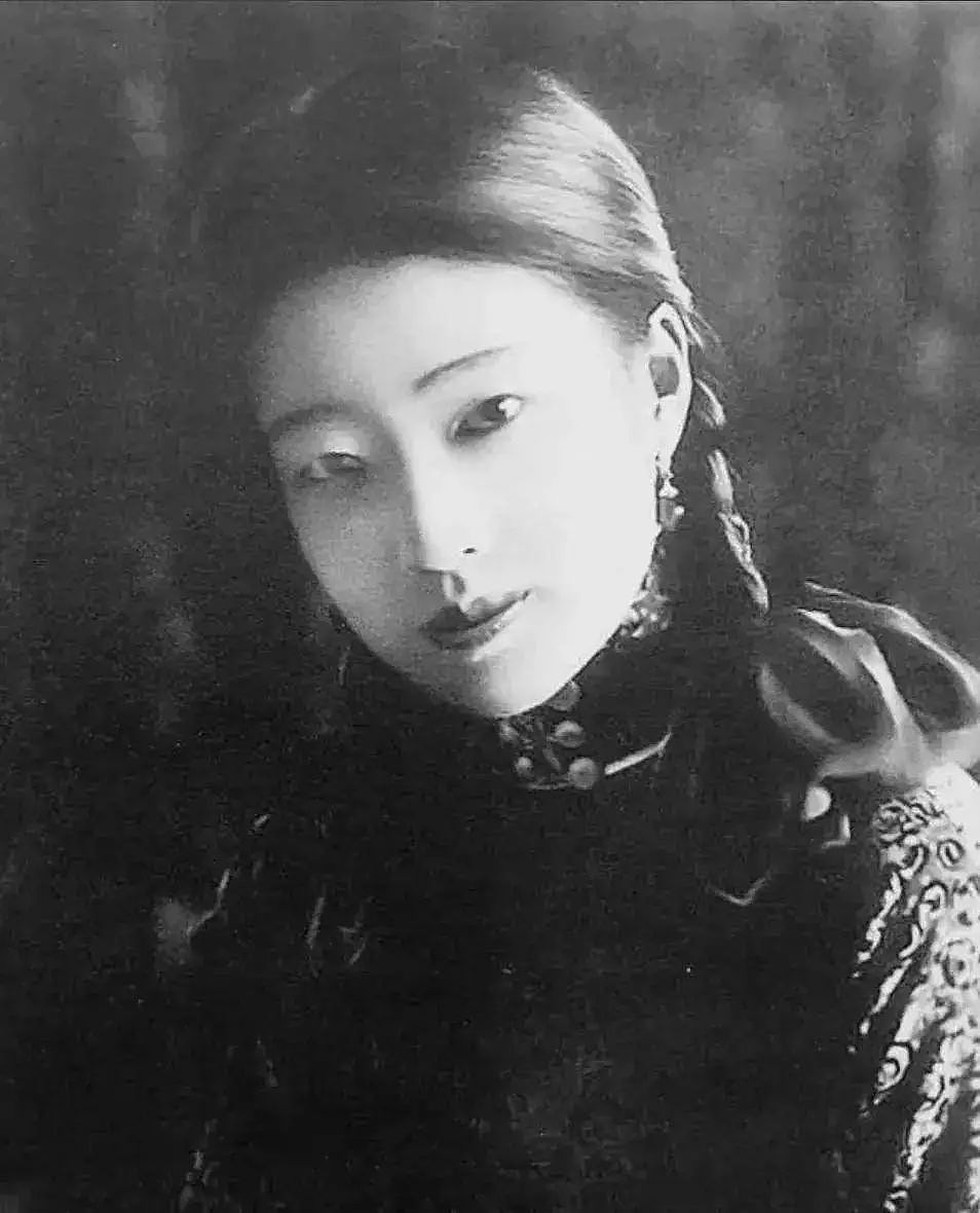 30岁婉容把侍卫拽进房，不久生下女婴，溥仪得知：赏侍卫400大洋（组图） - 12