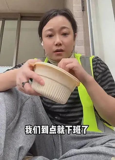 热搜爆了！早7晚4赚1368元！这个在澳洲刷瓷砖缝的中国女生火了（组图） - 9