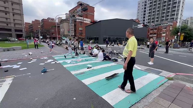 台湾汽车冲进学生人群，酿3死12伤！3女生瞬间被撞飞画面曝光（组图） - 7