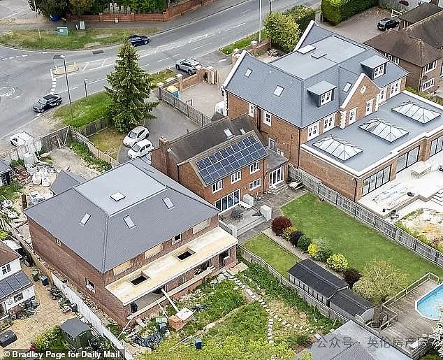 女子的豪宅因“设计压迫感强”被勒令拆除，建筑商却称：“我们看错图纸”了！（组图） - 2