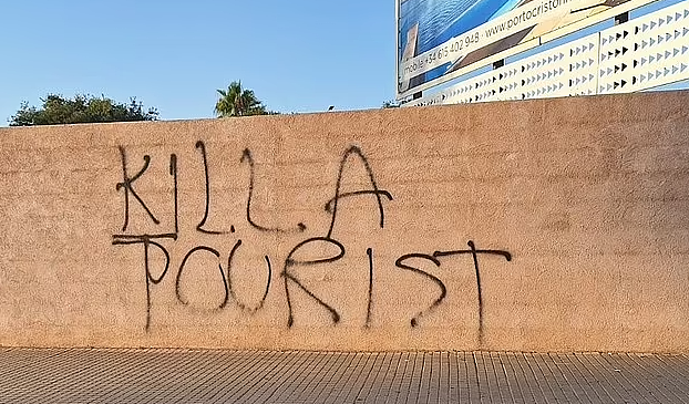 旅游胜地爆发大游行：外国游客滚回你们的国家！（组图） - 31
