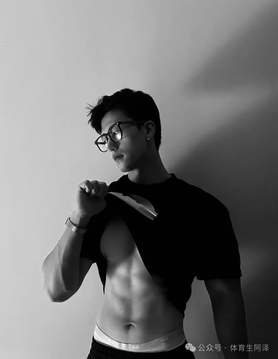【帅哥】辽宁健身房肌肉私教，胸肌饱满程度女生见了都自卑.....（组图） - 5