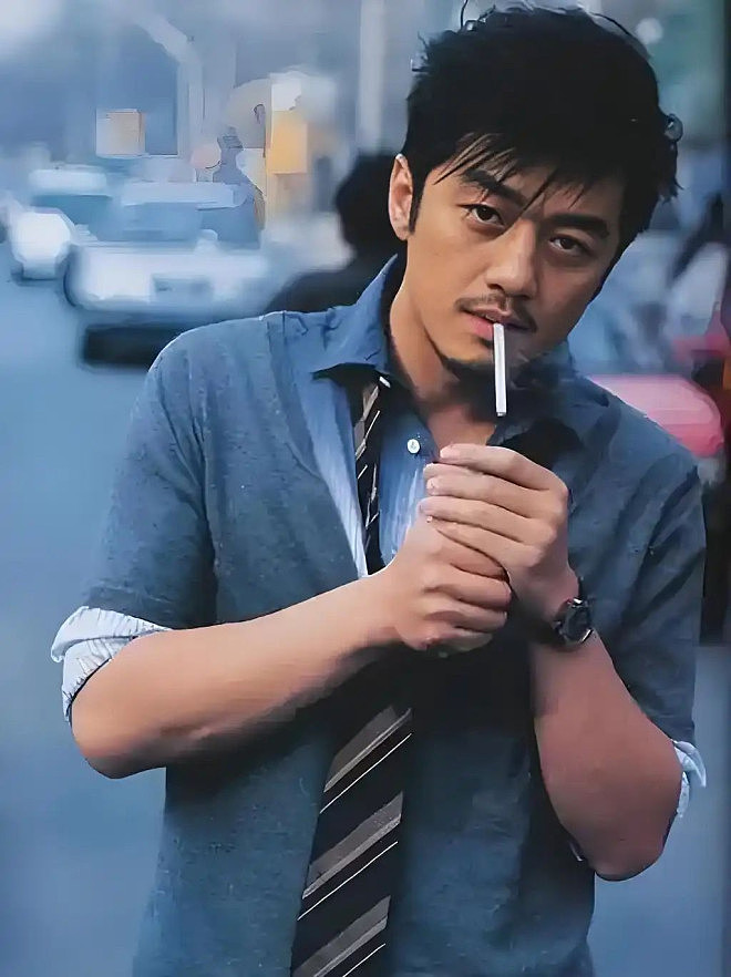 李亚鹏惨出新高度:旧床破屋,女儿哭到崩溃(组图) - 11