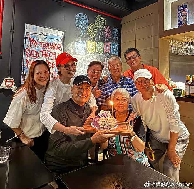 周润发70岁生日现场，与发嫂一起喂狗吃蛋糕，丁克多年越老越恩爱（组图） - 10