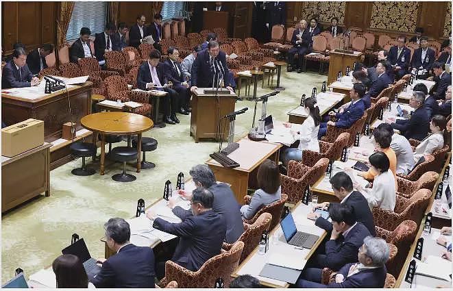 重磅！日本拟让外国游客每人每次交5000日元“出国税”！日网友：入境也该征税（组图） - 4