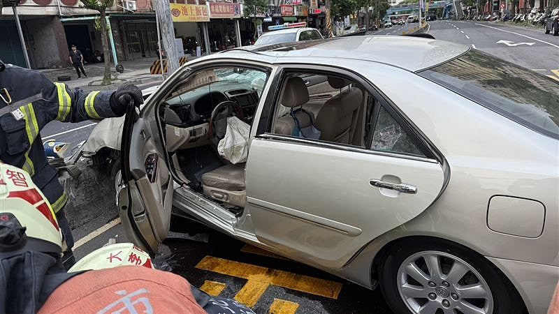 台湾汽车冲进学生人群，酿3死12伤！3女生瞬间被撞飞画面曝光（组图） - 6