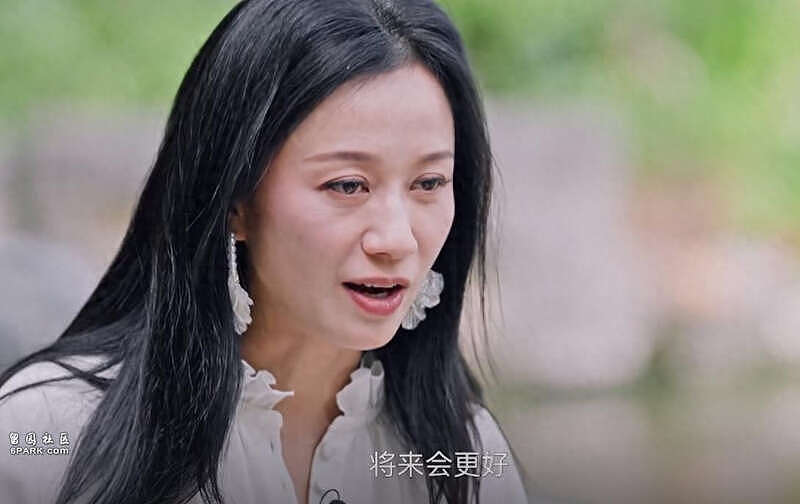 倪虹洁谈16岁儿子落泪：他从不回我信息（组图） - 1