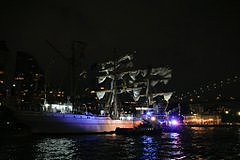 2死19伤!墨西哥海军训练舰疑似失去动力撞上布鲁克林大桥,多人悬挂半空恐怖画面曝(视频/组图) - 2