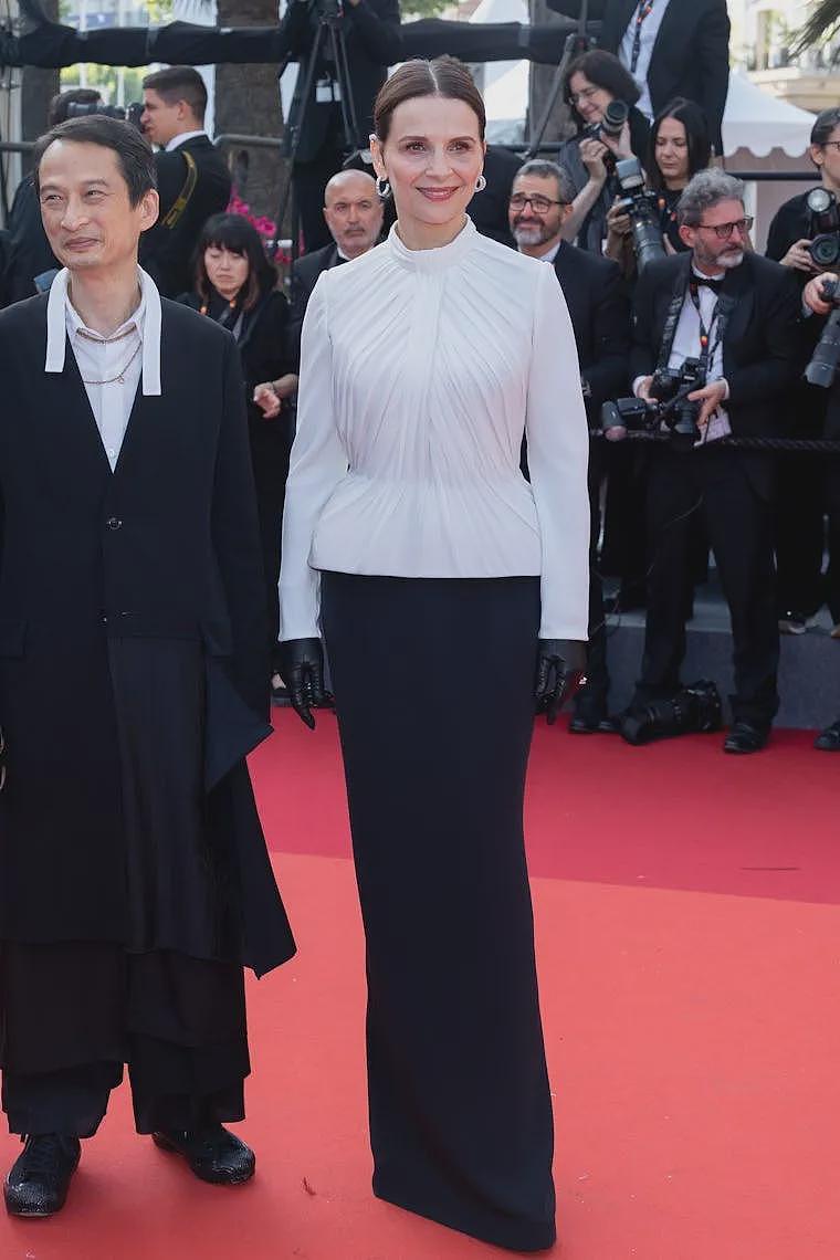 “禁裸令”颁布后，61岁法国第一影后红毯封神：不露，才是最高级的性感（组图） - 6