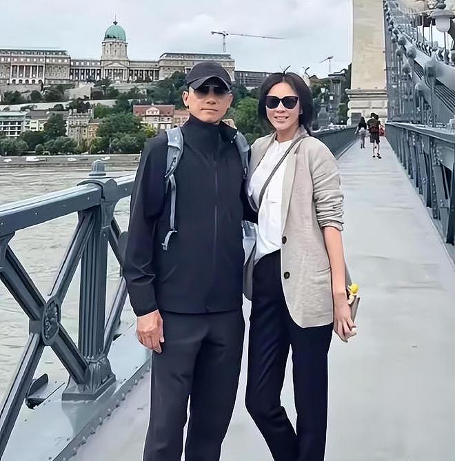 刘嘉玲回苏州参加同学会超低调:淡妆出镜不抢风头,气质仍旧超群(组图) - 10