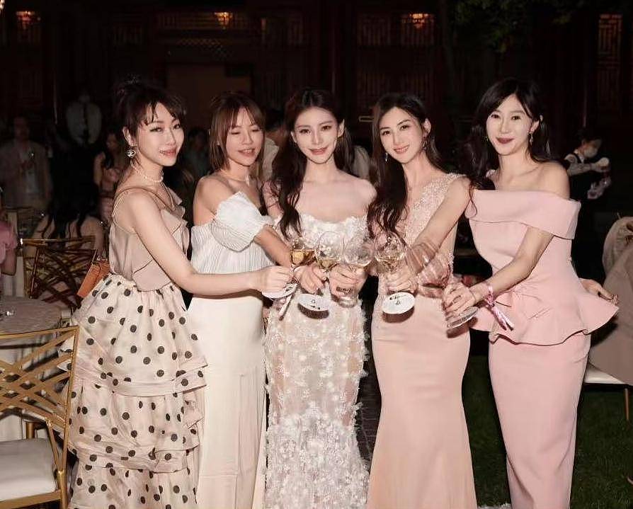 汪小菲婚房首曝光！院子超大装修豪华，烤全羊...（组图） - 14