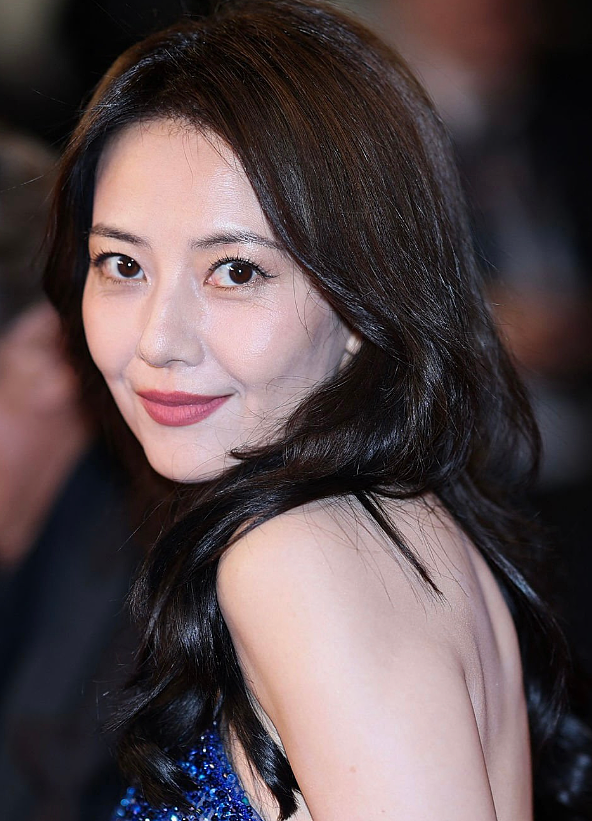 意大利这一夜，37岁刘亦菲秒了28岁Lisa，才知清爽和油腻的区别（组图） - 1