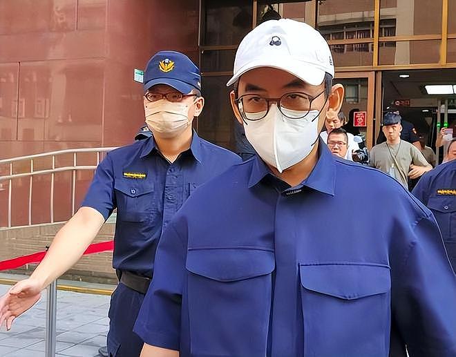 曝黄子佼孟耿如离婚,男方选择净身出户!律师回应未否认(组图) - 1