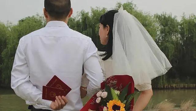 交通局职工相隔1周先后与两女生举办婚礼，知情者讲述深层内幕（组图） - 4