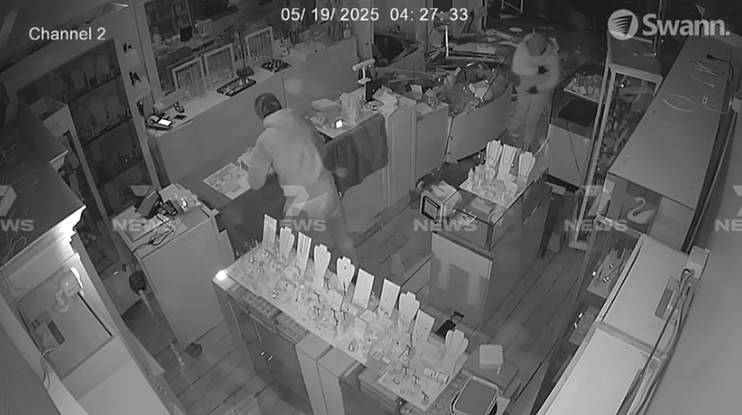 4分钟!墨尔本珠宝店第三次被抢(组图) - 2