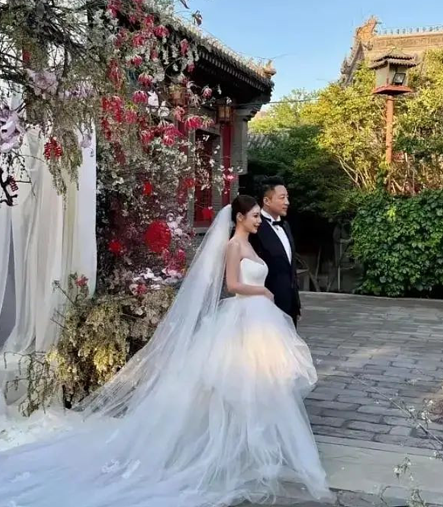 破防！汪小菲晒婚纱照，黄金捧花惊艳，婚礼誓词“内涵大S”！网友： 妥妥前任文学（组图） - 2