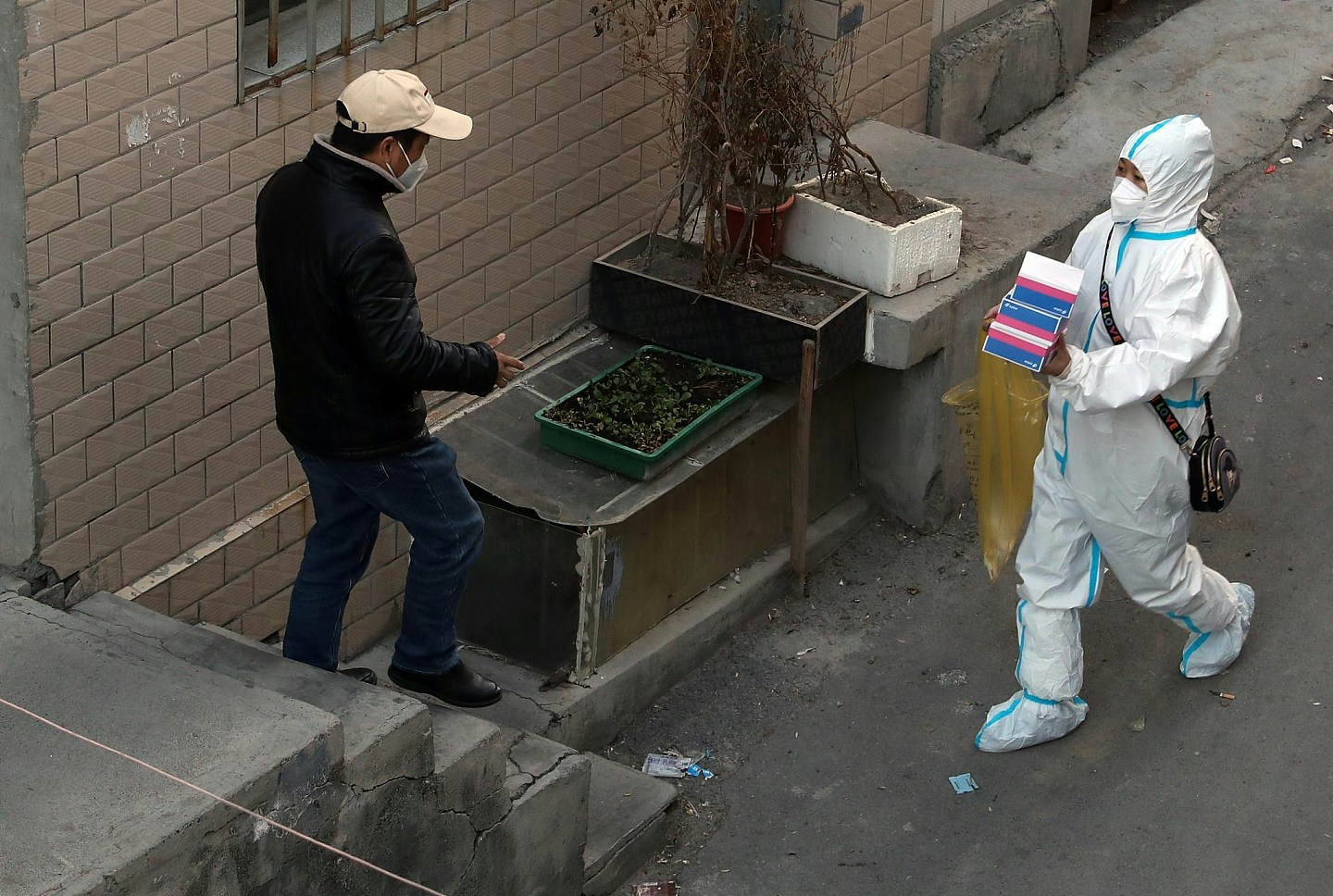“核酸大王”曾揽7亿人次检测，今变追债狂人！起诉多地卫健局索账（组图） - 3