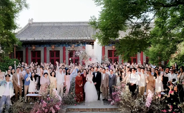 破防！汪小菲晒婚纱照，黄金捧花惊艳，婚礼誓词“内涵大S”！网友： 妥妥前任文学（组图） - 3
