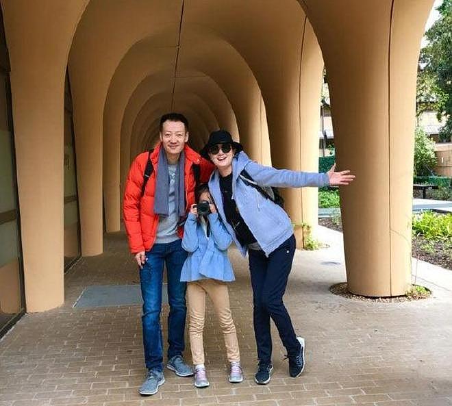 朱媛媛一生爱情圆满无憾，全家最后同框曝光，她笑容开怀无病容（组图） - 11