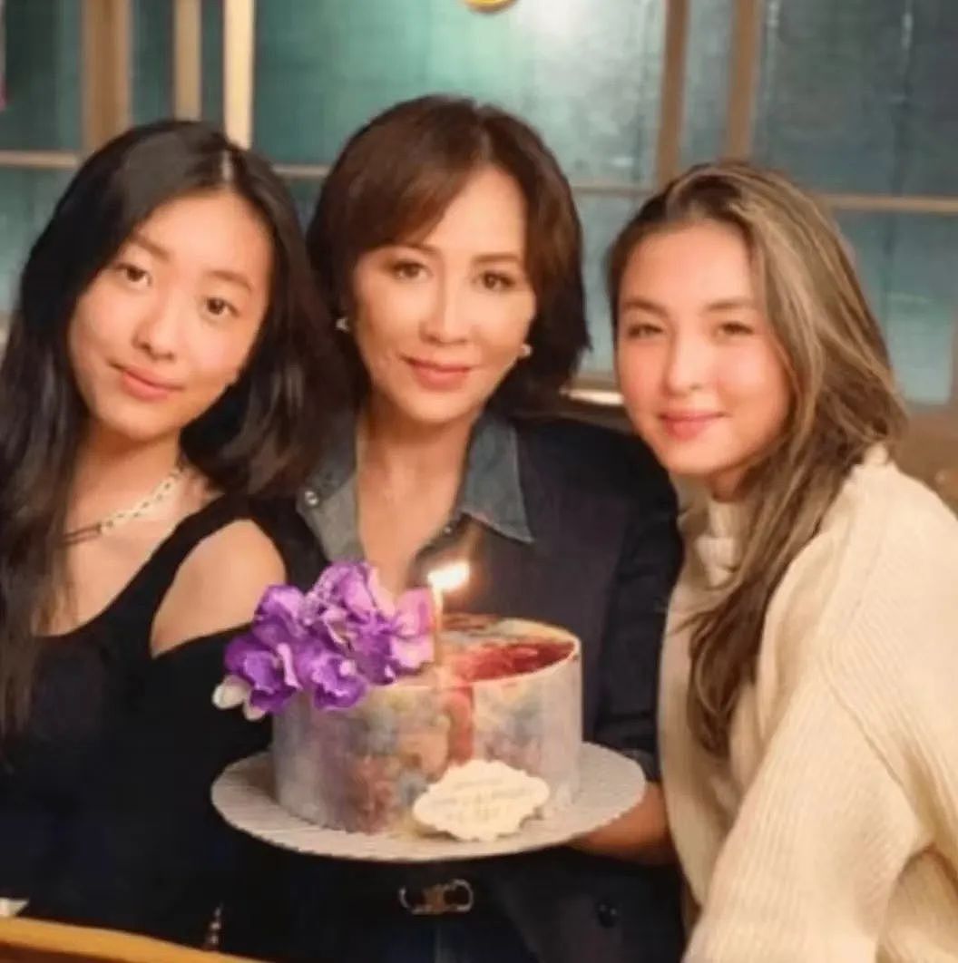 陈奕迅20岁爱女已落实签约华纳，正式出道，父母曾不想女儿入行（组图） - 4