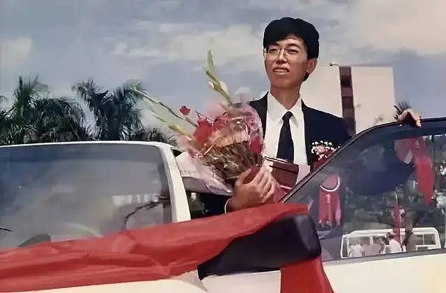 交了100多个男性朋友的史玉柱,又被坑上了热搜…(组图) - 4