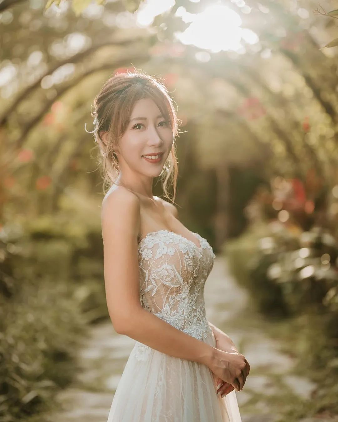 恭喜！34岁TVB前女星晒婚纱照宣布结婚，前凸后翘魔鬼身材引热议（组图） - 5