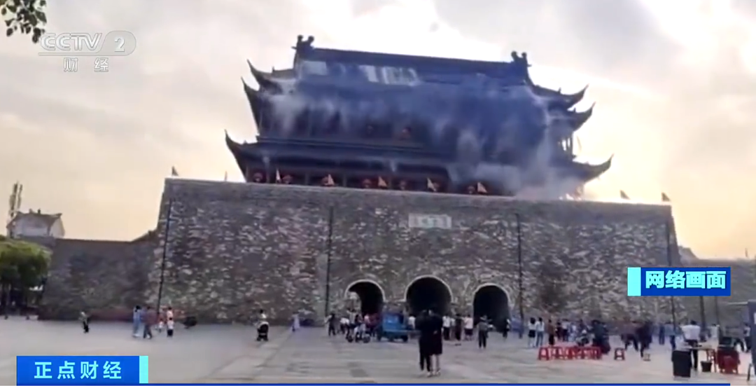 知名景点楼宇突发坍塌,去年刚花了近300万元维修,当地回应!央视曝光:坍塌部分系违规修建,是“假古董”(组图) - 2