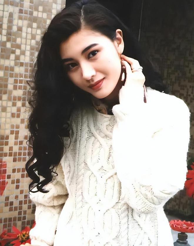 55岁李嘉欣在新加坡拍“港风”照,复刻20年前的自己(组图) - 2