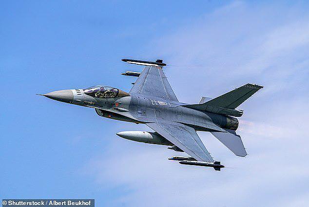 美国亚利桑那上空惊魂:美军F-16战机与不明飞行物相撞事件调查(组图) - 2