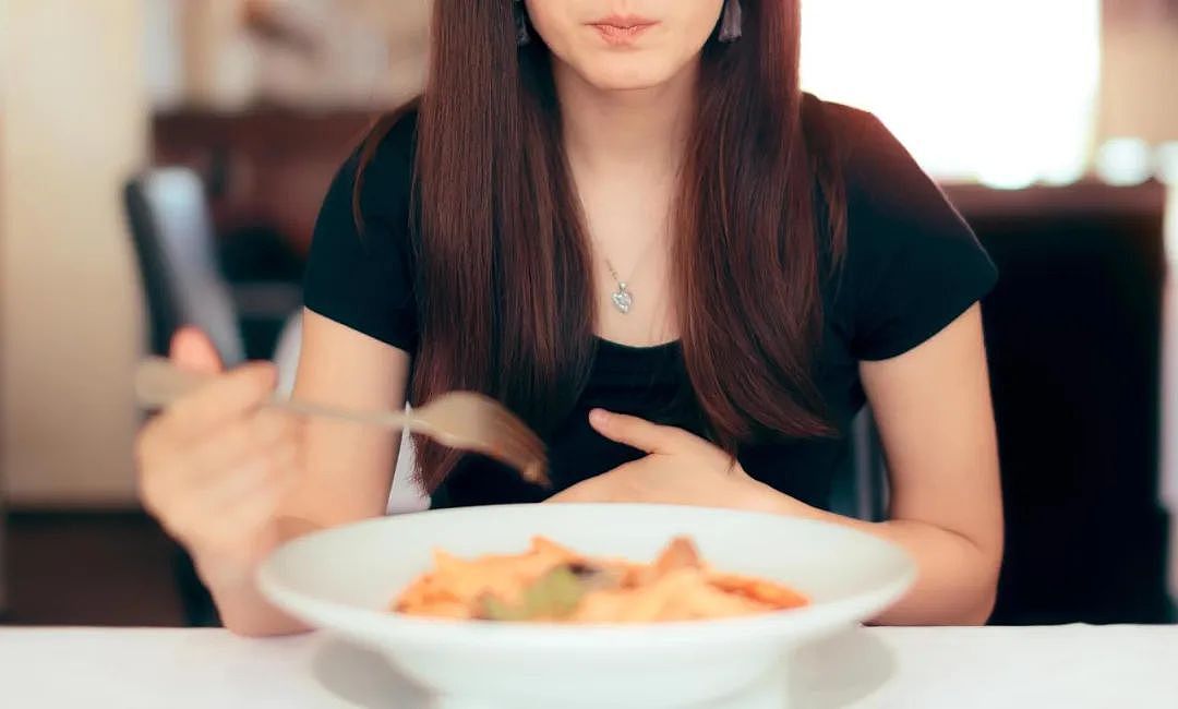 饭前3件事伤脾胃，很多人经常在做（组图） - 1