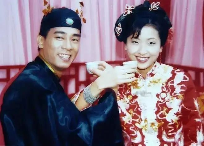 竟然还没离婚!?情敌竟然变好友,她对老公不离不弃活该被偏爱纵容?(组图) - 10
