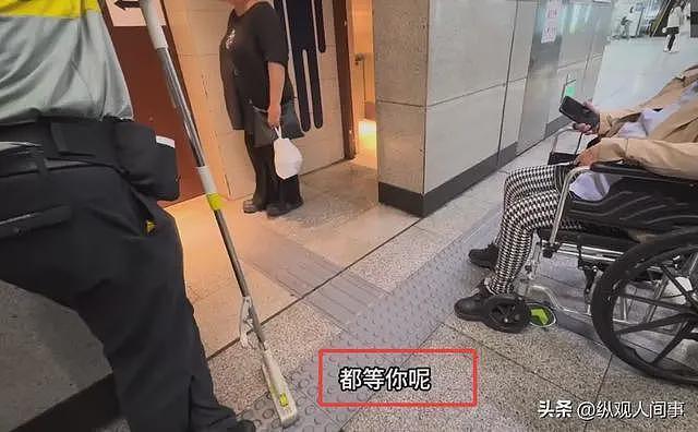 奇葩！情侣占用无障碍厕所1小时，3次敲门不开，女孩手里东西抢镜（组图） - 4