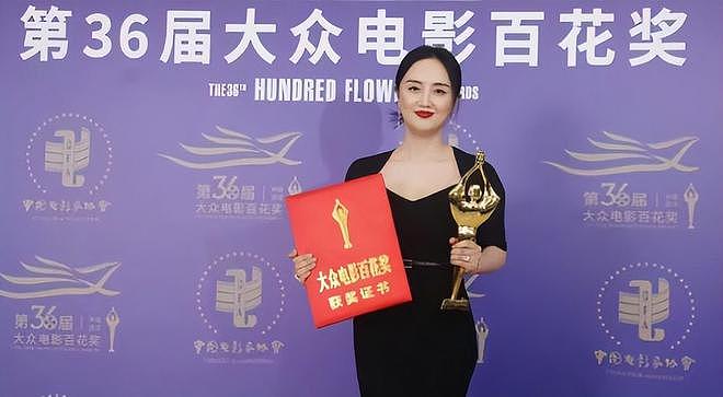 刘敏涛含泪奔赴朱媛媛告别仪式,双手合十哭泣不止(组图) - 10