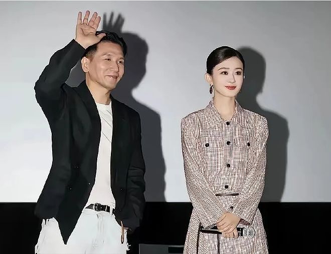 赵丽颖恋情曝光后首现身,粉发被吐槽像精神小妹,秀美背力挽狂澜(组图) - 16