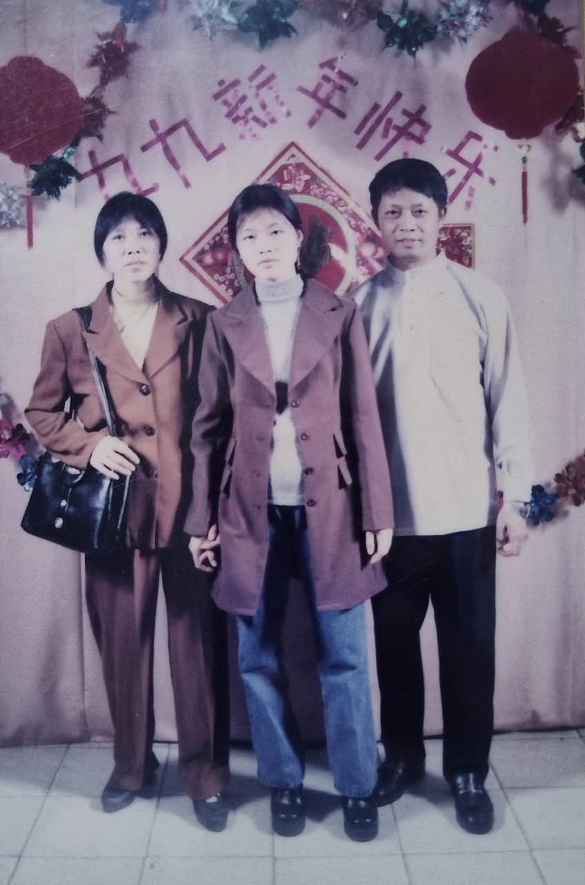 被骂“以色示人”后，女诗人的反击（组图） - 7