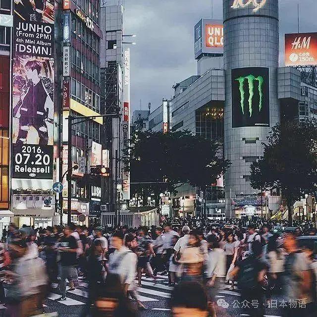 中国游客在日本电车上占据优先席大吃大喝，被两名日本辣妹怼了……（组图） - 1