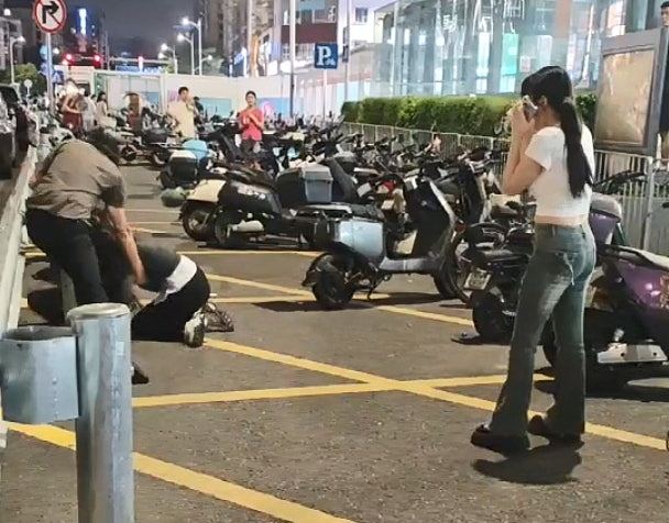 深圳女地铁站遭“摩的”司机当街暴打影片疯传！警方：患精神分裂症（组图） - 5