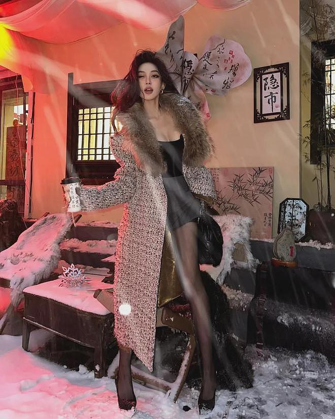 【美女】绝美S型身材,人间尤物,眼神勾魂,你顶不住的,太迷人(组图) - 12