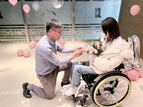 美女网红车祸瘫痪遇医生猛烈追求!怀孕生子后医生却卷300万逃跑(组图) - 4