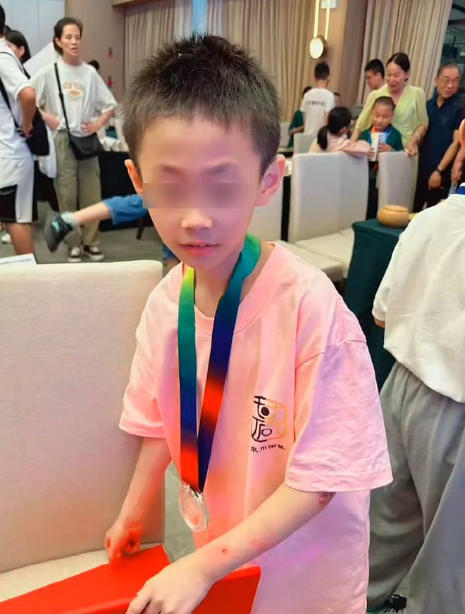 9岁围棋天才跳楼后续：工作人员证实其死因，曝父亲家暴两任前妻（组图） - 4