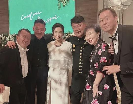 老公死在枕边？！绯闻缠身豪门独宠30年，丧夫四年守巨额遗产，不惧流言成最美豪门奶奶？（组图） - 1