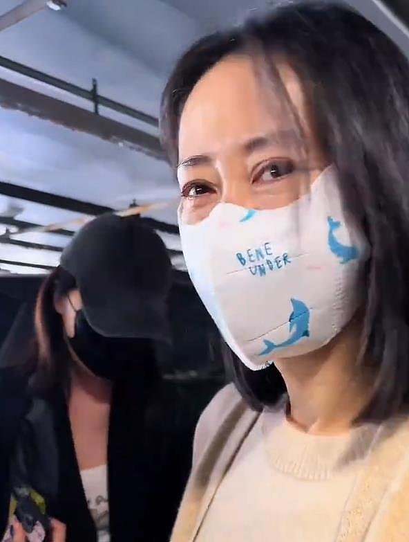 刘敏涛含泪奔赴朱媛媛告别仪式,双手合十哭泣不止(组图) - 3